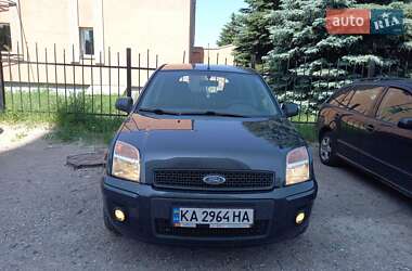 Хэтчбек Ford Fusion 2010 в 