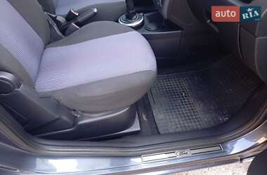 Хэтчбек Ford Fusion 2010 в 