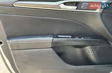 Седан Ford Fusion 2017 в 