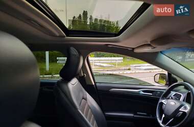 Седан Ford Fusion 2016 в 