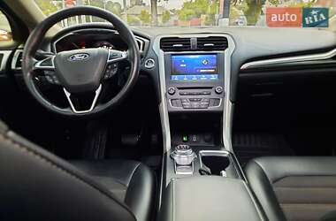 Седан Ford Fusion 2016 в 