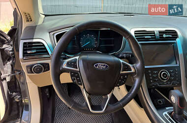 Седан Ford Fusion 2013 в 