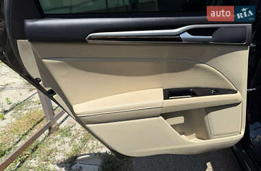 Седан Ford Fusion 2013 в 