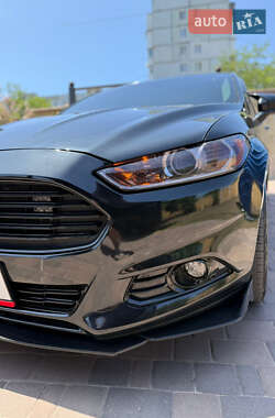 Седан Ford Fusion 2013 в 