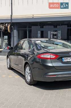 Седан Ford Fusion 2014 в 