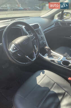 Седан Ford Fusion 2013 в 
