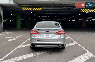Седан Ford Fusion 2015 в 