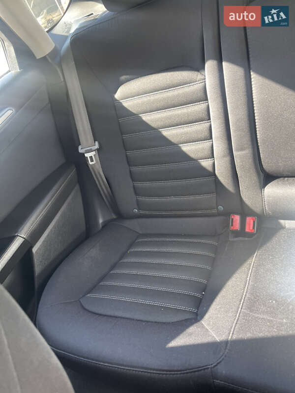 Седан Ford Fusion 2014 в Одесі