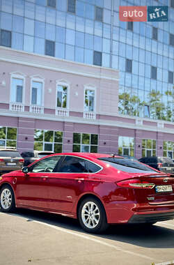 Седан Ford Fusion 2019 в 
