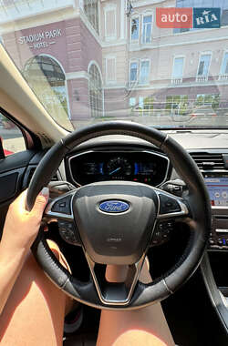 Седан Ford Fusion 2019 в 