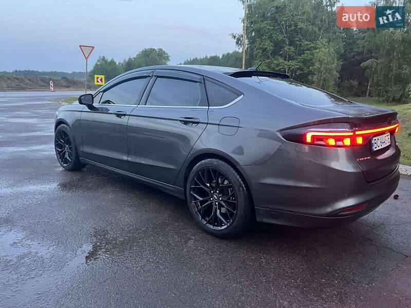 Седан Ford Fusion 2016 в 