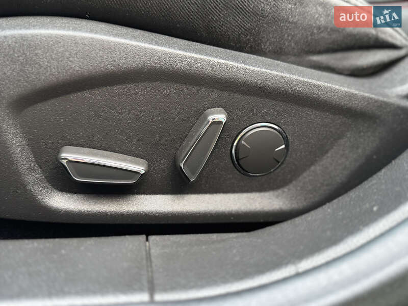 Седан Ford Fusion 2015 в Калуші