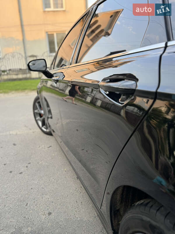 Седан Ford Fusion 2015 в Калуші