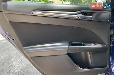 Седан Ford Fusion 2013 в 