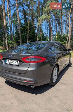 Седан Ford Fusion 2015 в 