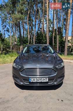 Седан Ford Fusion 2015 в 