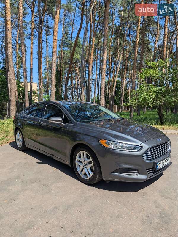 Седан Ford Fusion 2015 в 