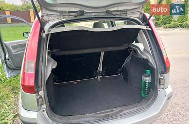 Хетчбек Ford Fusion 2004 в 