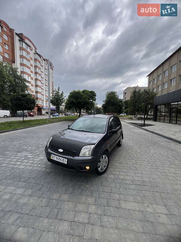 Хэтчбек Ford Fusion 2004 в 