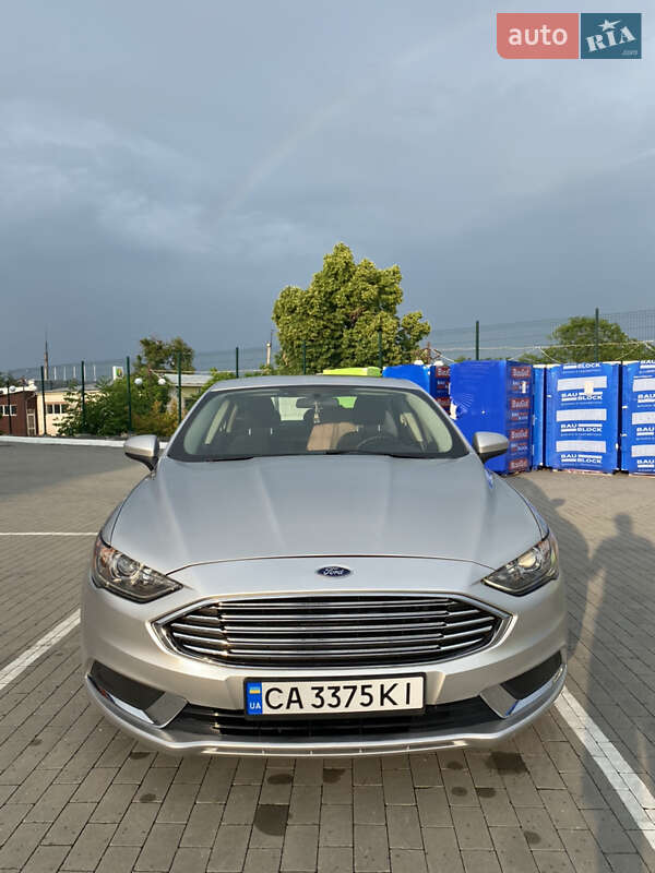Седан Ford Fusion 2016 в 