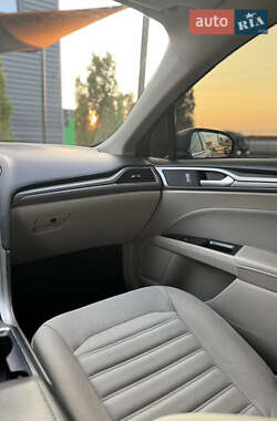 Седан Ford Fusion 2016 в 