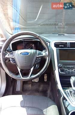 Седан Ford Fusion 2015 в 