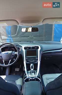 Седан Ford Fusion 2015 в 