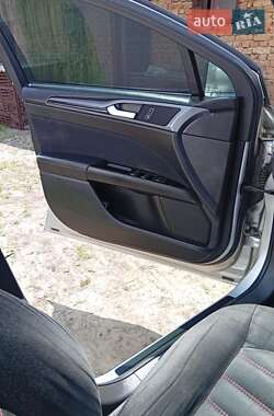 Седан Ford Fusion 2015 в 