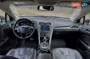 Седан Ford Fusion 2013 в 