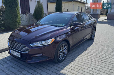 Седан Ford Fusion 2013 в Остроге