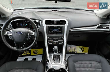 Седан Ford Fusion 2015 в 