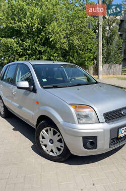 Хэтчбек Ford Fusion 2010 в 