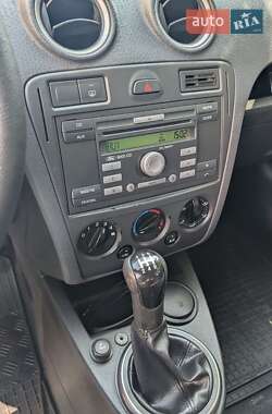 Хэтчбек Ford Fusion 2010 в 