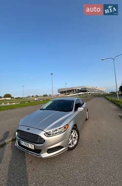 Седан Ford Fusion 2016 в 
