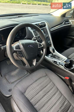 Седан Ford Fusion 2016 в 