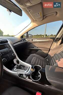 Седан Ford Fusion 2016 в 