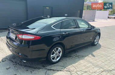 Седан Ford Fusion 2015 в 