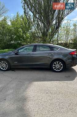 Седан Ford Fusion 2018 в 