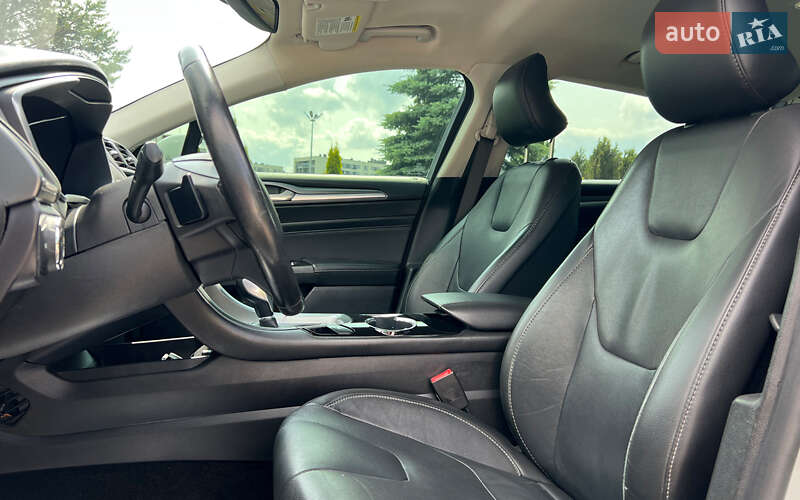 Седан Ford Fusion 2015 в Львові