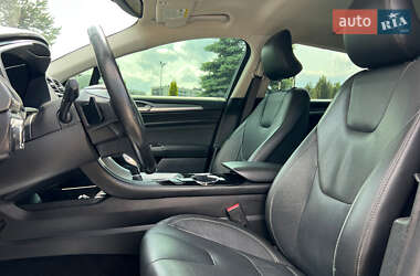 Седан Ford Fusion 2015 в 