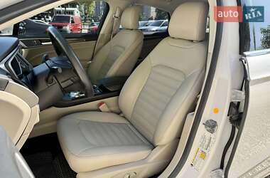 Седан Ford Fusion 2016 в 