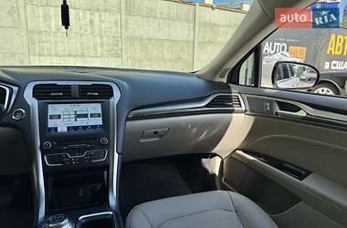 Седан Ford Fusion 2016 в 