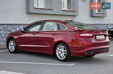 Седан Ford Fusion 2013 в 