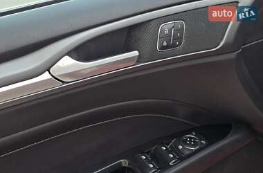 Седан Ford Fusion 2013 в 