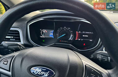 Седан Ford Fusion 2017 в 