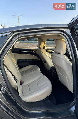 Седан Ford Fusion 2016 в 