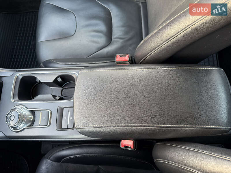 Седан Ford Fusion 2017 в 