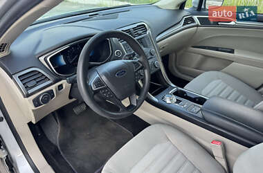 Седан Ford Fusion 2017 в 