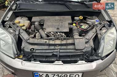 Хэтчбек Ford Fusion 2004 в 