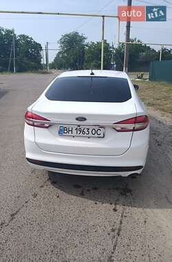 Седан Ford Fusion 2016 в 